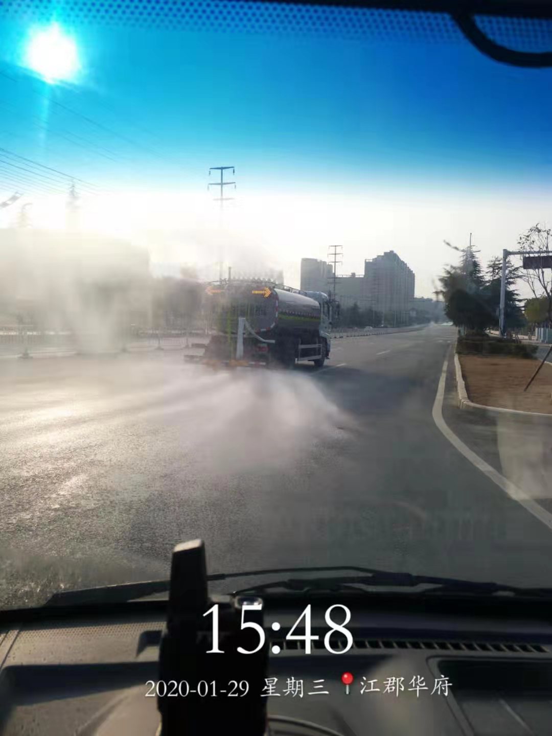 抗疫一线丨今年会jinnianhui环境15台清洁消毒车开始作业